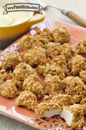 Plato de pollo dorado empanizado con dip.