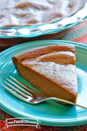 Rebanada húmeda de pastel de calabaza.