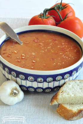 Tazón mediano de Sopa de Frijoles Refritos espesa.