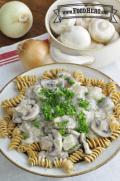 Rotini noodles with a cream and mushroom sauce.