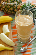 Licuado de Proteína de Piña y Zanahoria en un vaso de cristal