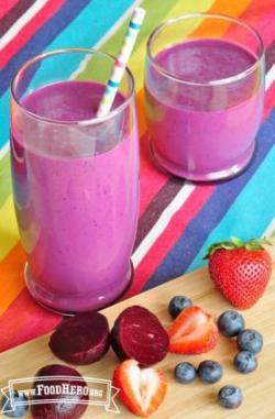 Glasses of purple fruit smoothie.